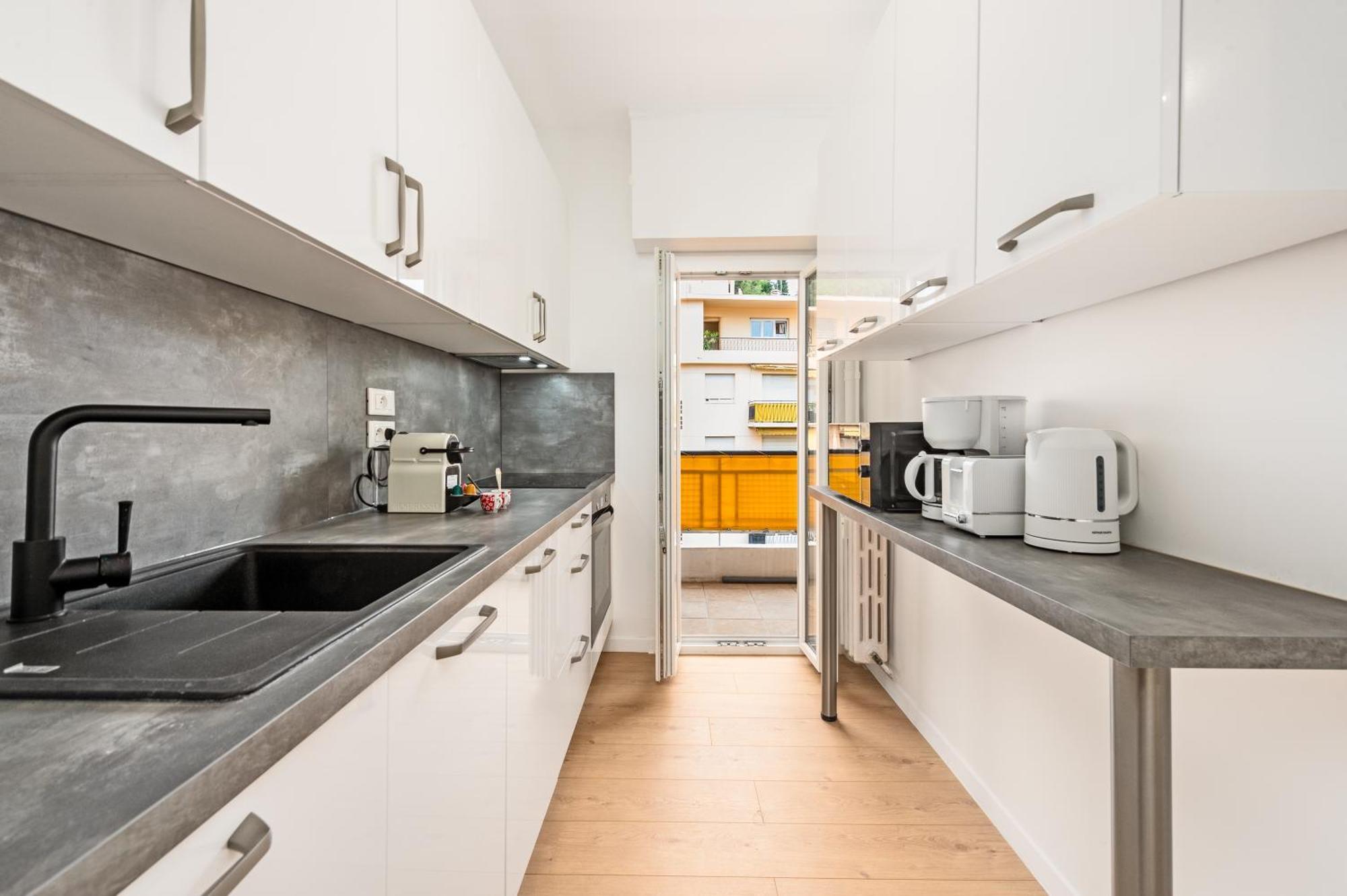 Castel - Agreable Deux Pieces - Centre Appartement *
